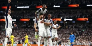Tottenham 1960 61 double winning season: Tottenham’s Historic Achievement